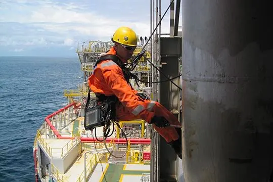 Marine and offshore metal surface cleaning